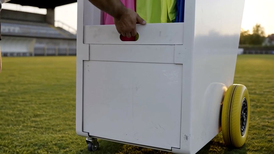 Compartiments de rangement du Caddy-Sport ouverts